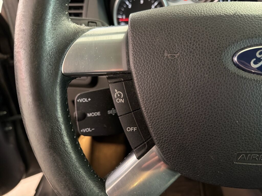 Ford Kuga 2012 Ruskea (beige)