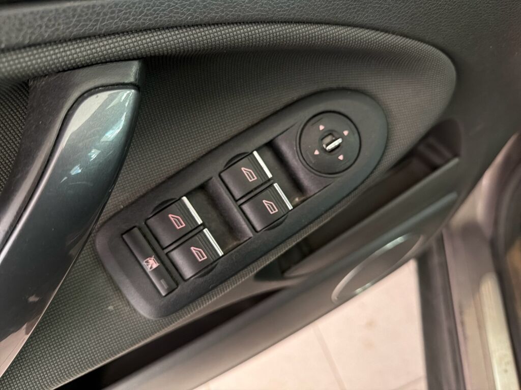 Ford Kuga 2012 Ruskea (beige)