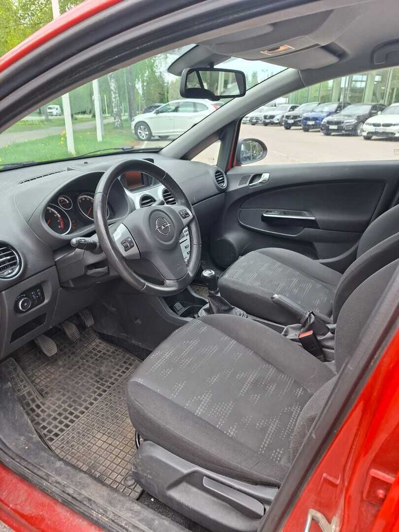 Opel Corsa 2012 Punainen