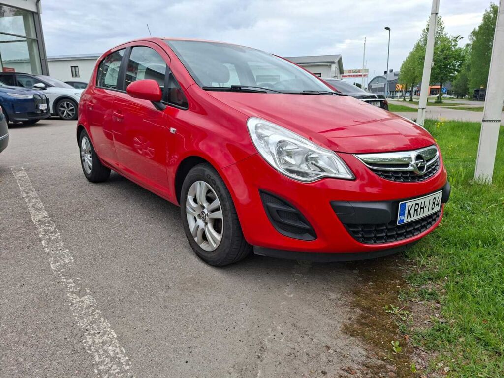 Opel Corsa 2012 Punainen