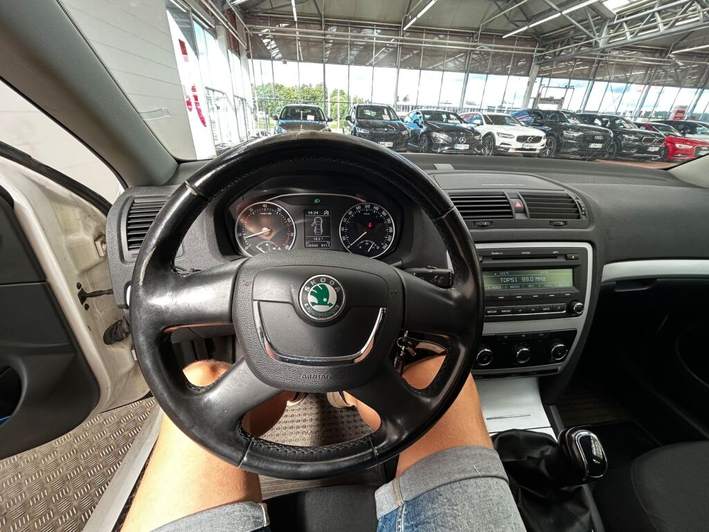 Skoda Octavia 2012 Valkoinen