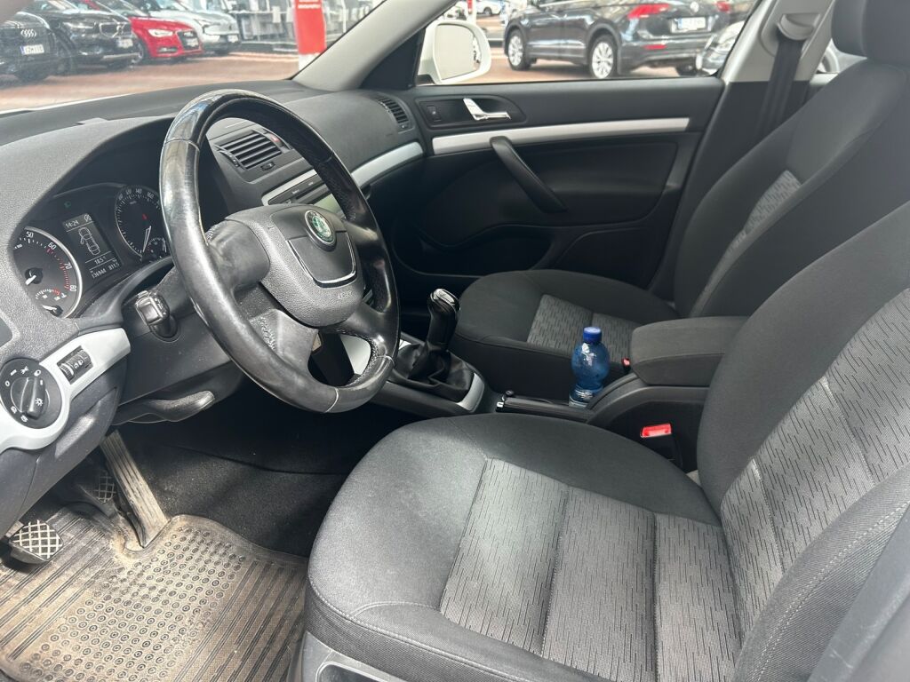 Skoda Octavia 2012 Valkoinen