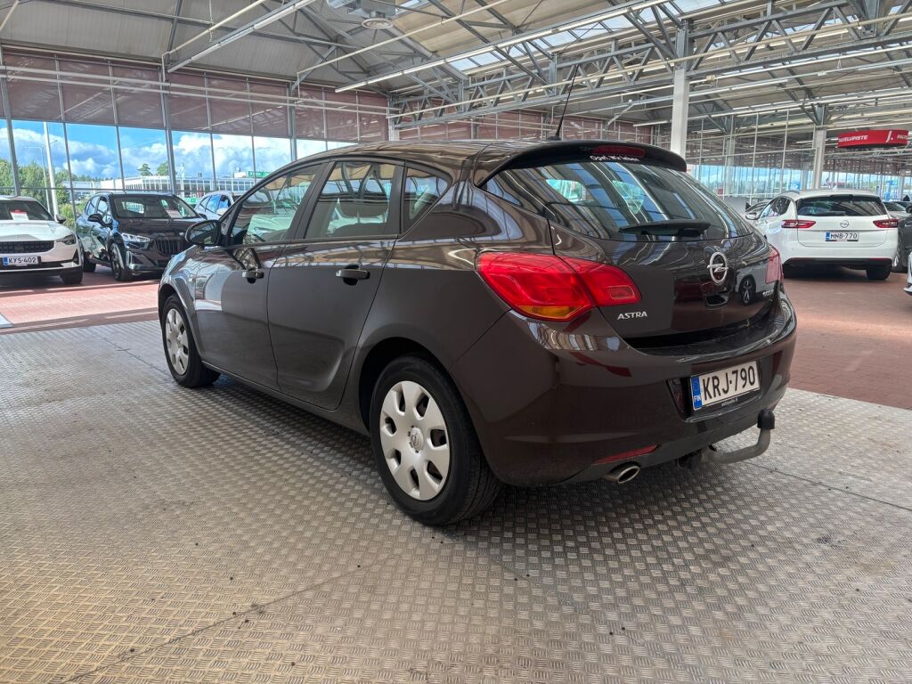 Opel Astra 2012 Ruskea (beige)