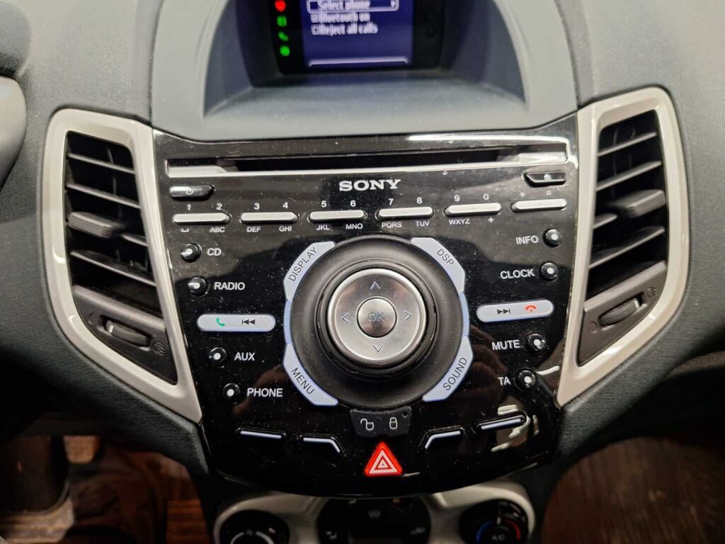 Ford Fiesta 2011 Valkoinen