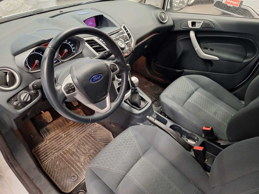 Ford Fiesta 2011 Valkoinen
