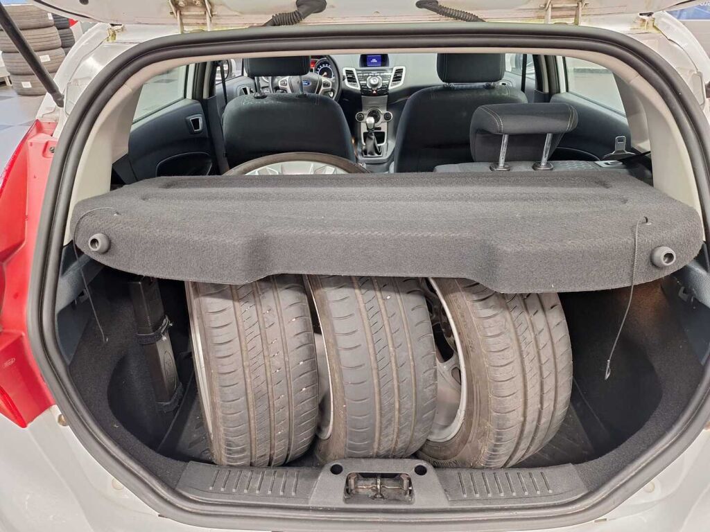 Ford Fiesta 2011 Valkoinen