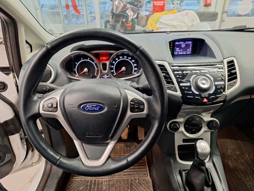 Ford Fiesta 2011 Valkoinen