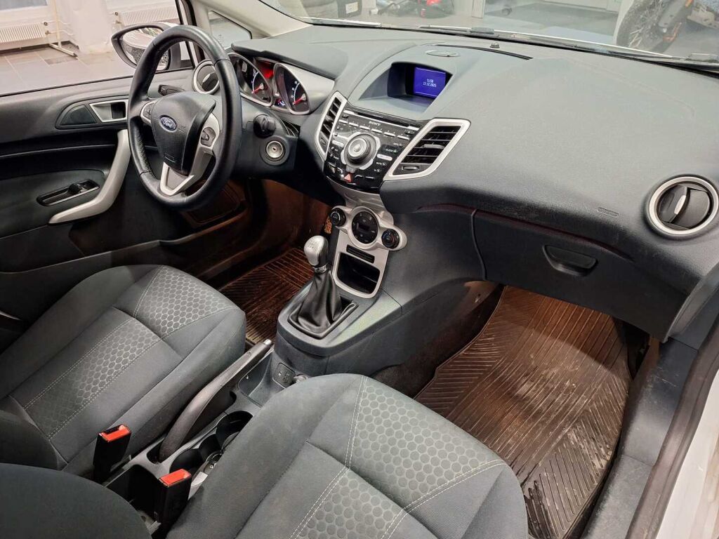 Ford Fiesta 2011 Valkoinen