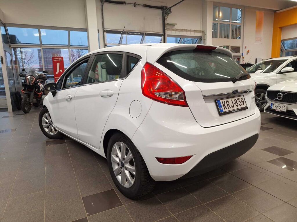 Ford Fiesta 2011 Valkoinen