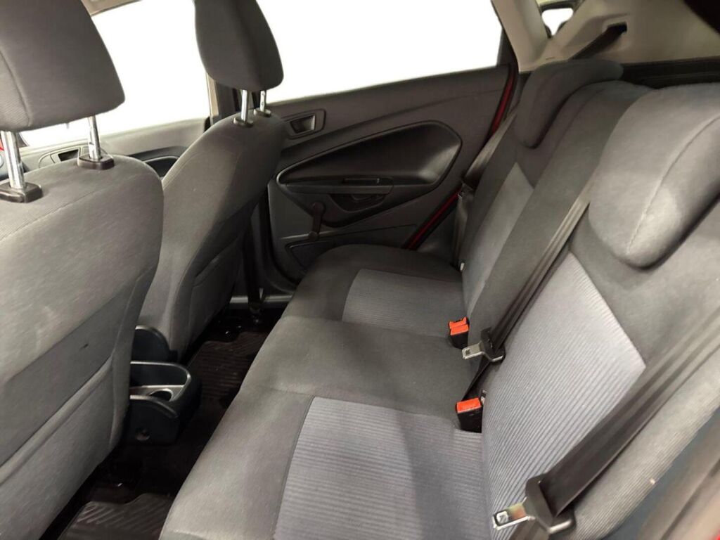 Ford Fiesta 2011 Punainen