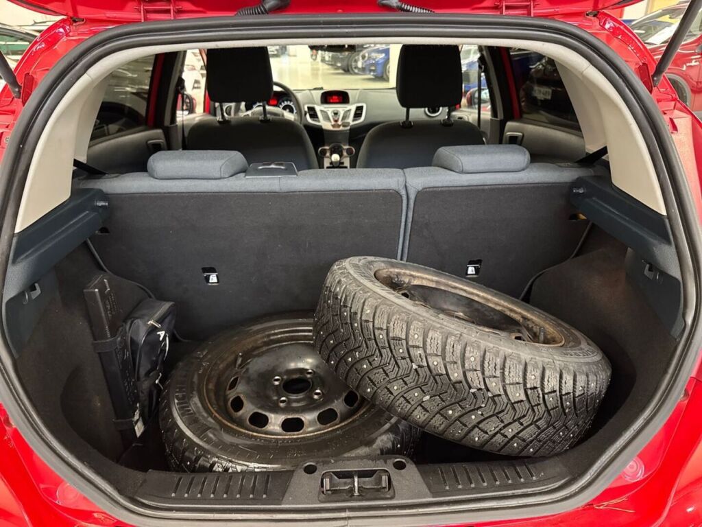 Ford Fiesta 2011 Punainen