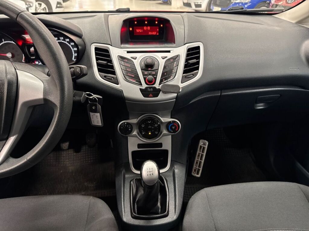 Ford Fiesta 2011 Punainen