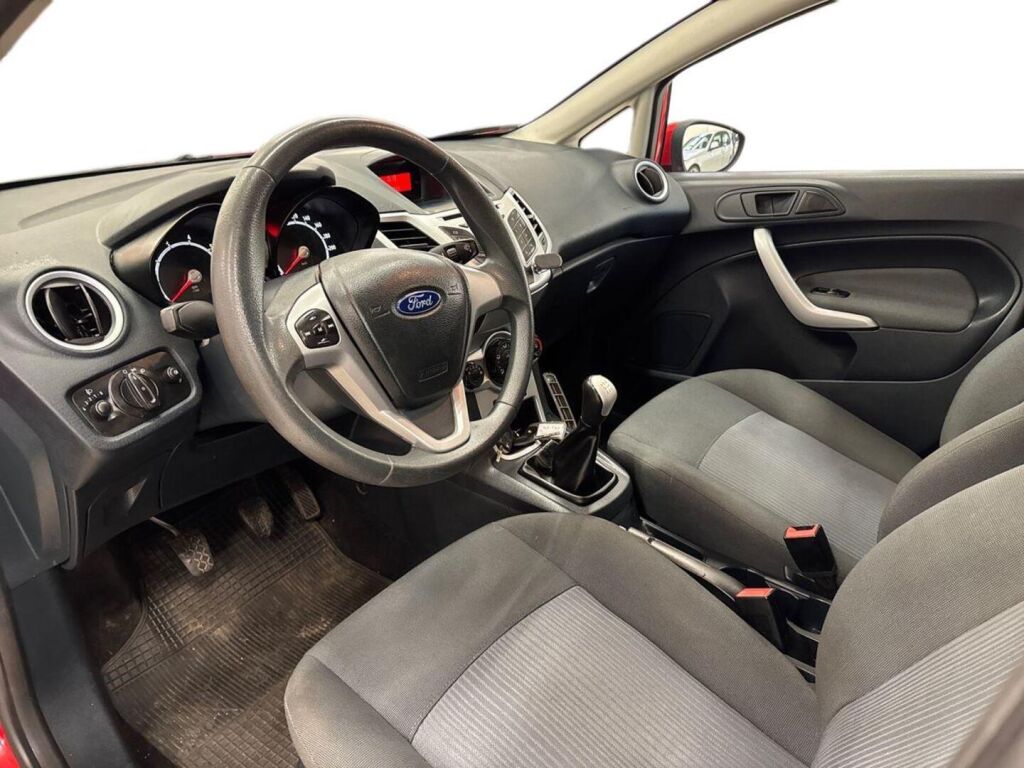 Ford Fiesta 2011 Punainen