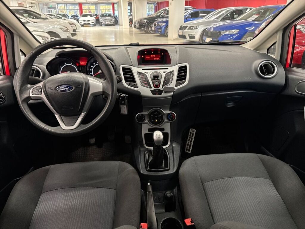 Ford Fiesta 2011 Punainen