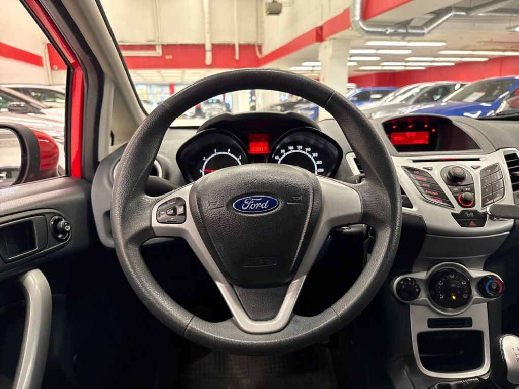 Ford Fiesta 2011 Punainen