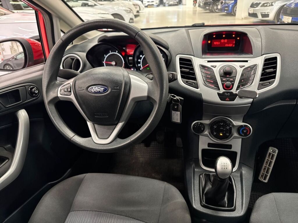 Ford Fiesta 2011 Punainen