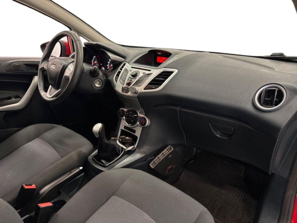 Ford Fiesta 2011 Punainen