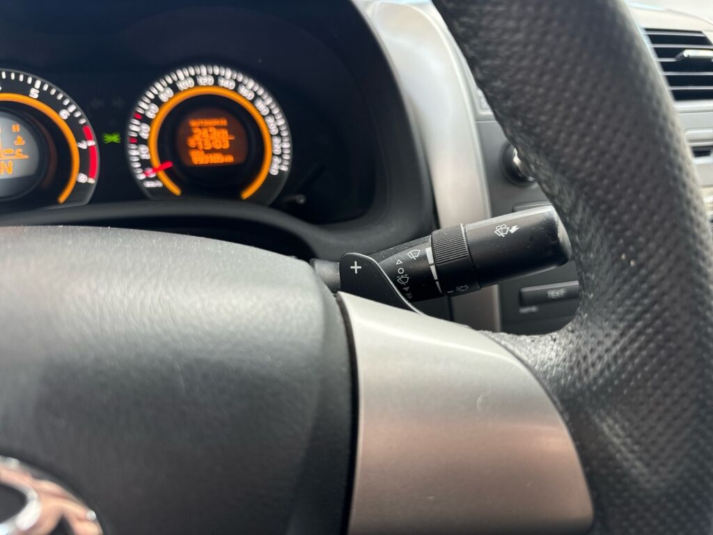 Toyota Corolla 2012 Musta