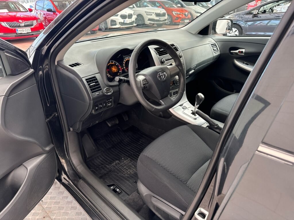 Toyota Corolla 2012 Musta