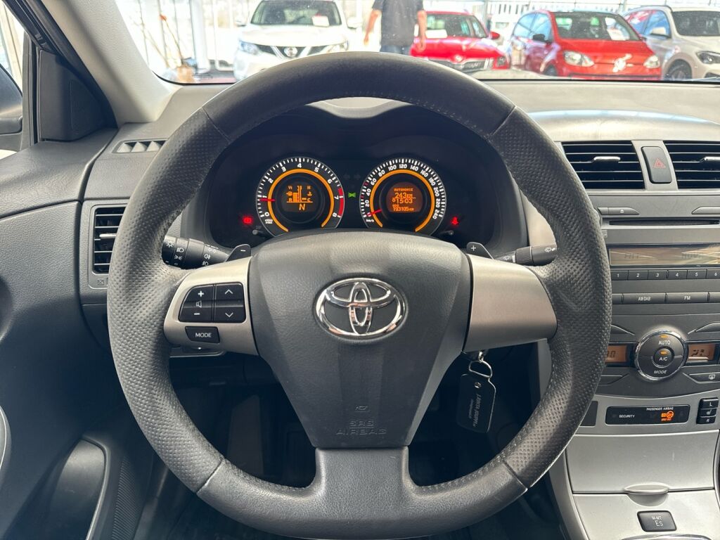 Toyota Corolla 2012 Musta