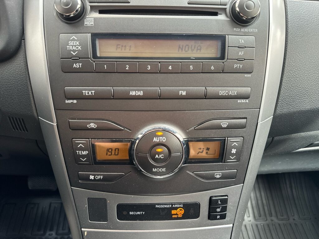 Toyota Corolla 2012 Musta