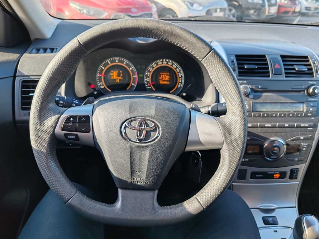 Toyota Corolla 2012 Musta