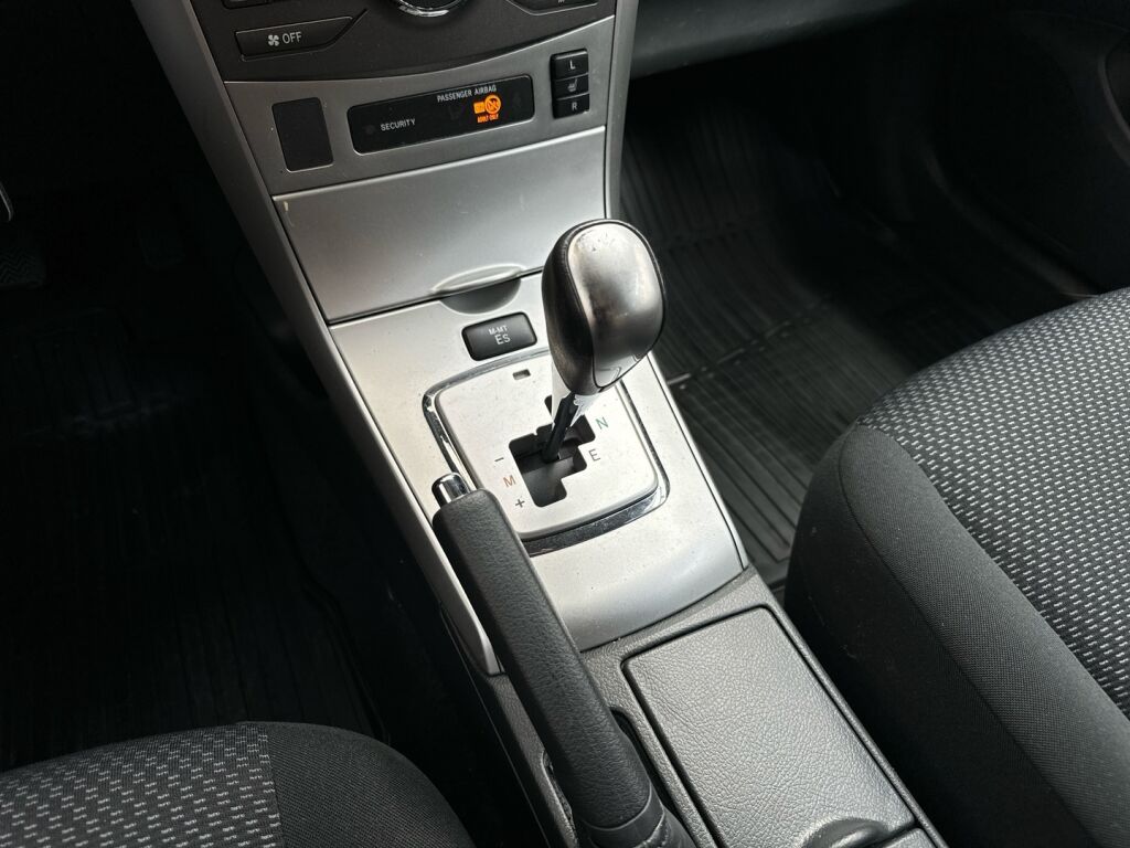 Toyota Corolla 2012 Musta
