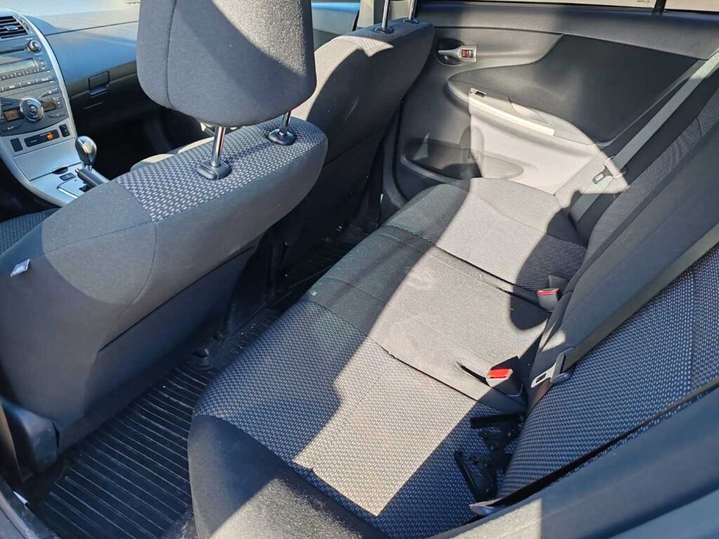 Toyota Corolla 2012 Musta