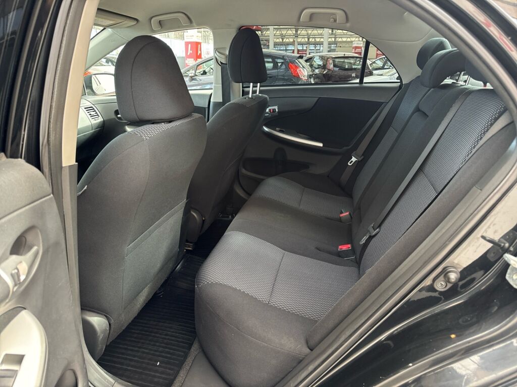 Toyota Corolla 2012 Musta