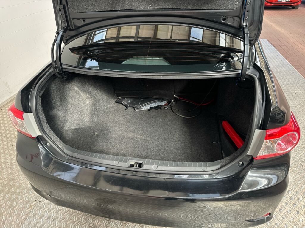 Toyota Corolla 2012 Musta