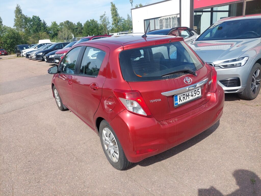 Toyota Yaris 2012 Punainen