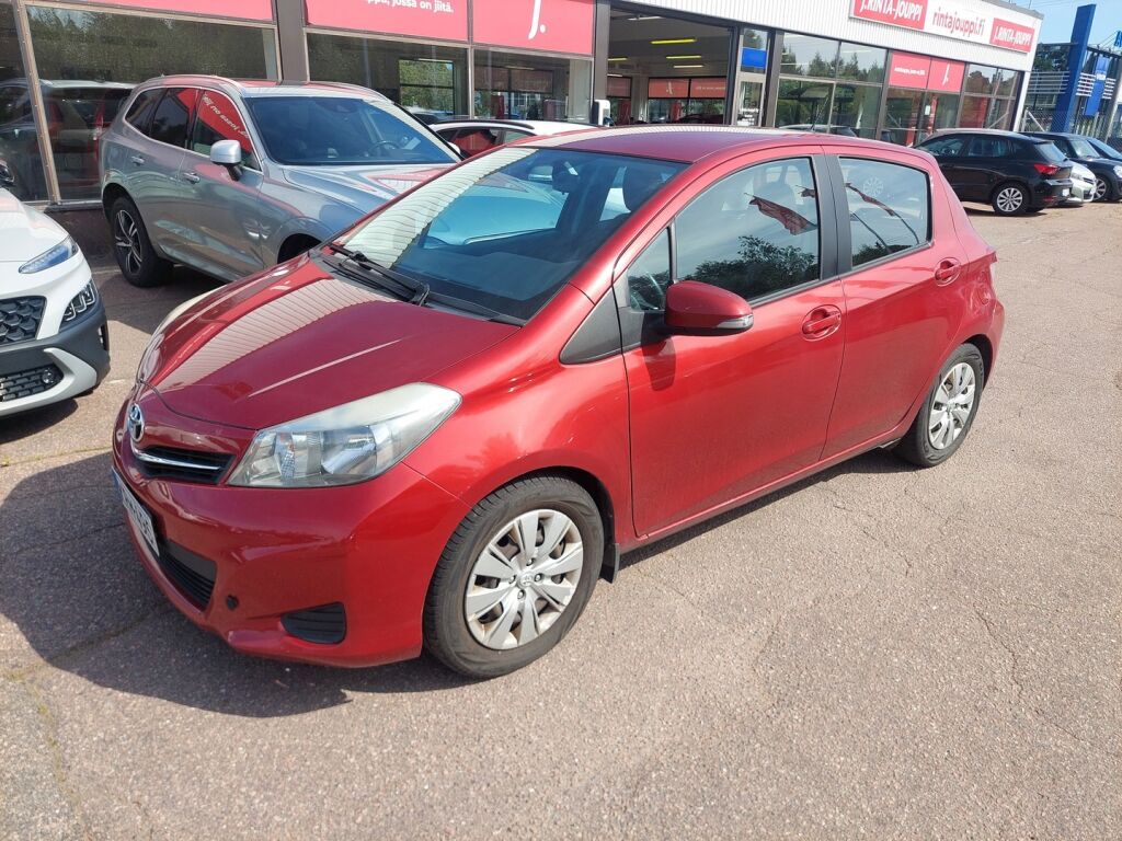 Toyota Yaris 2012 Punainen