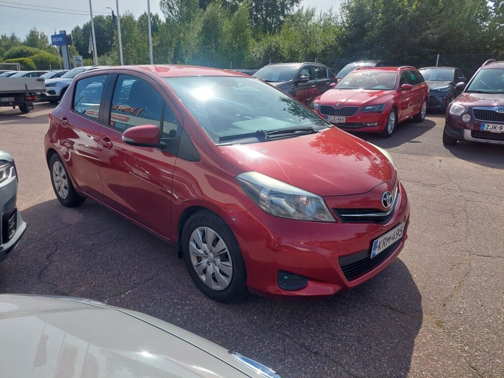 Toyota Yaris 2012 Punainen