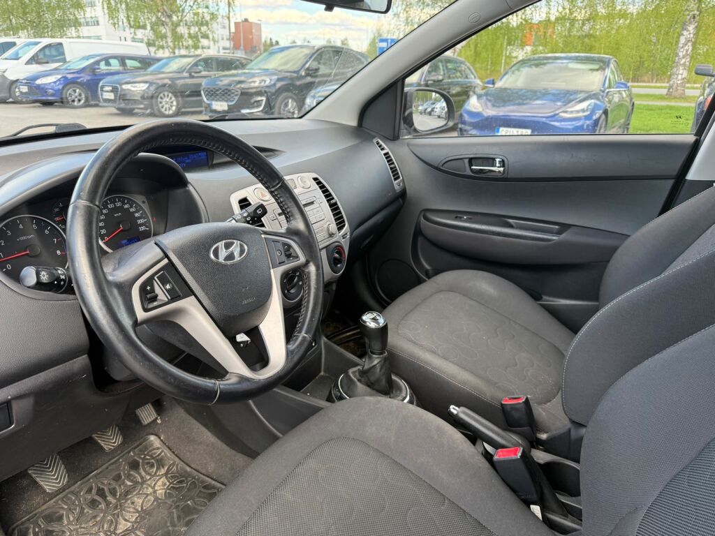 Hyundai i20 2012 Musta