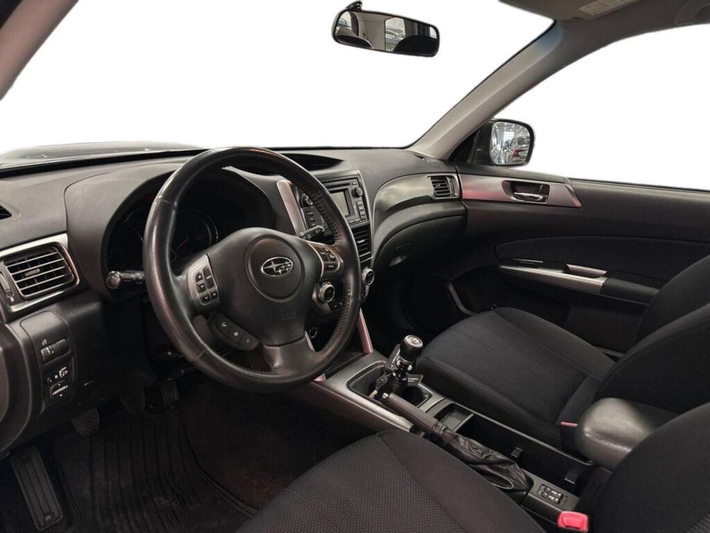 Subaru Forester 2012 Harmaa