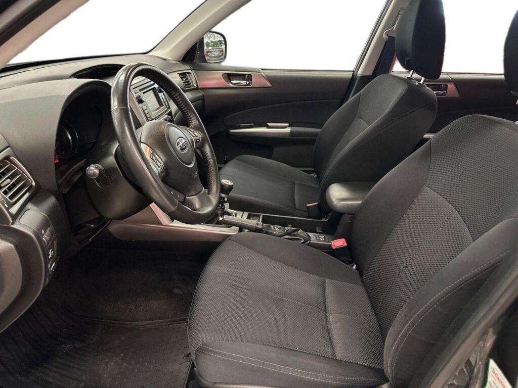 Subaru Forester 2012 Harmaa