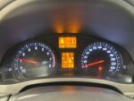Toyota Avensis 2012 Punainen
