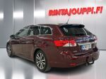 Toyota Avensis 2012 Punainen