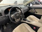 Toyota Avensis 2012 Punainen
