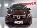 Toyota Avensis 2012 Punainen