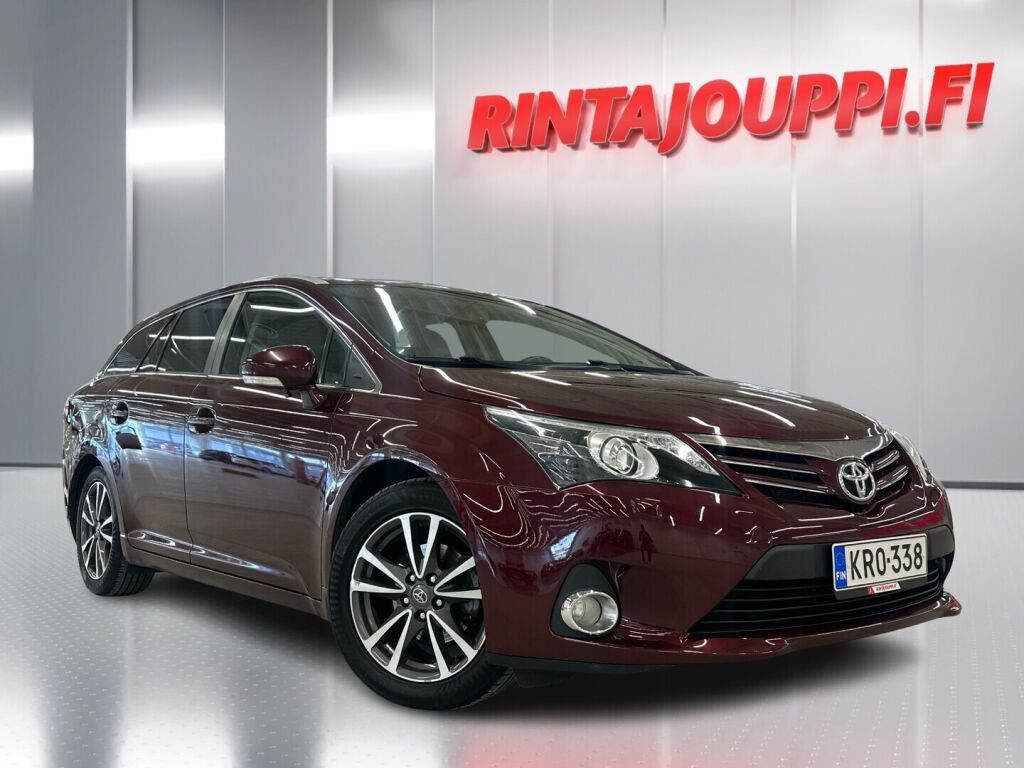 Toyota Avensis 2012 Punainen