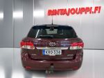 Toyota Avensis 2012 Punainen