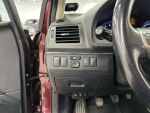 Toyota Avensis 2012 Punainen