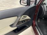Toyota Avensis 2012 Punainen