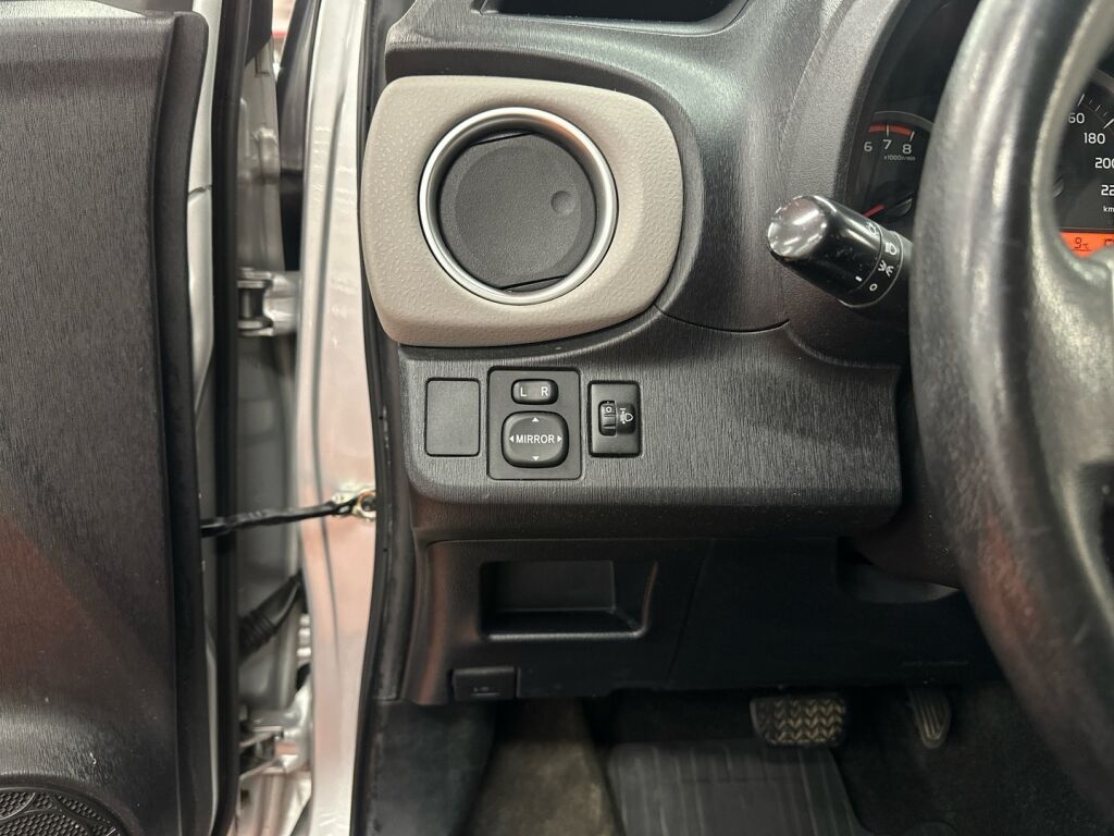 Toyota Yaris 2012 Hopea