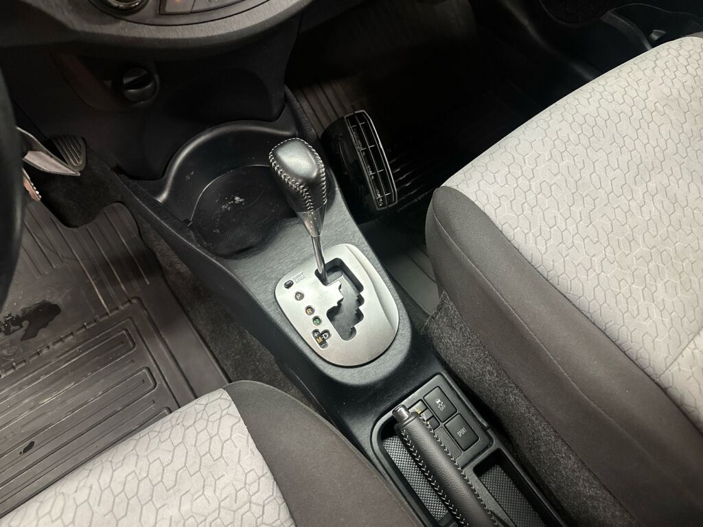 Toyota Yaris 2012 Hopea