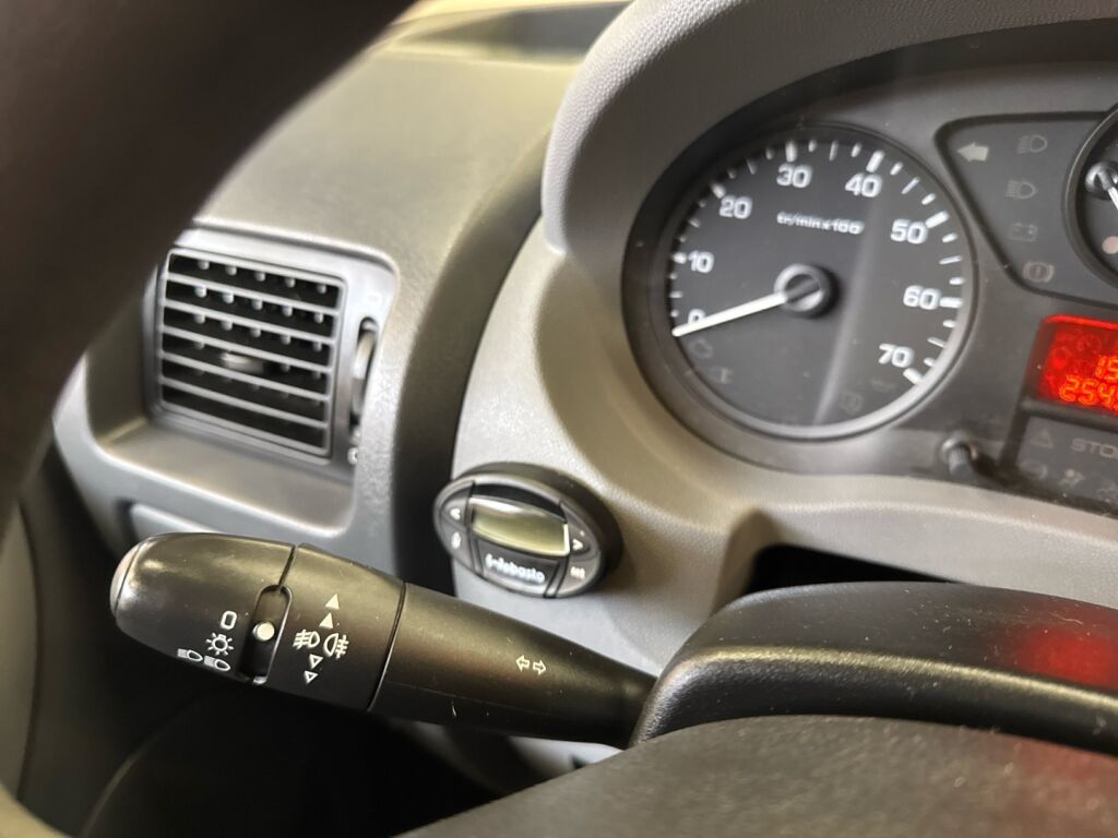 Peugeot Expert 2012 Punainen