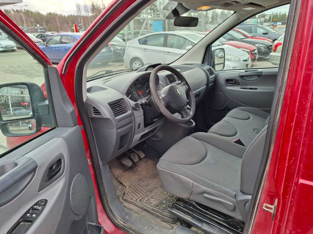 Peugeot Expert 2012 Punainen