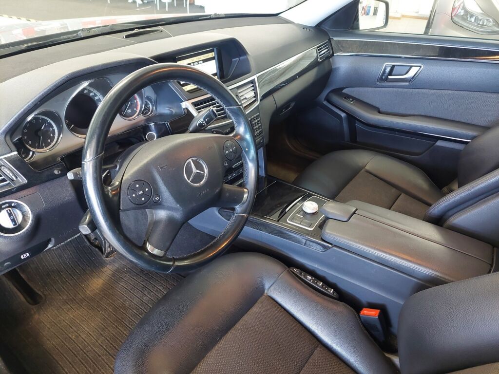 Mercedes-Benz E 2012 Musta