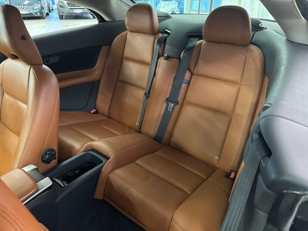 Volvo C70 2012 Musta